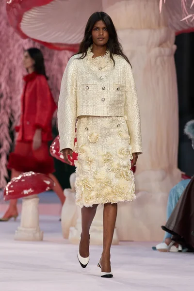 Look 27